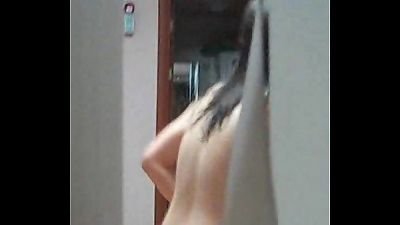 Sow in Korea is not sick to gobble meat after a good wash!!