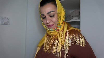 poking huge nut sack Arab Stepmom In Hijab - سكس عربي